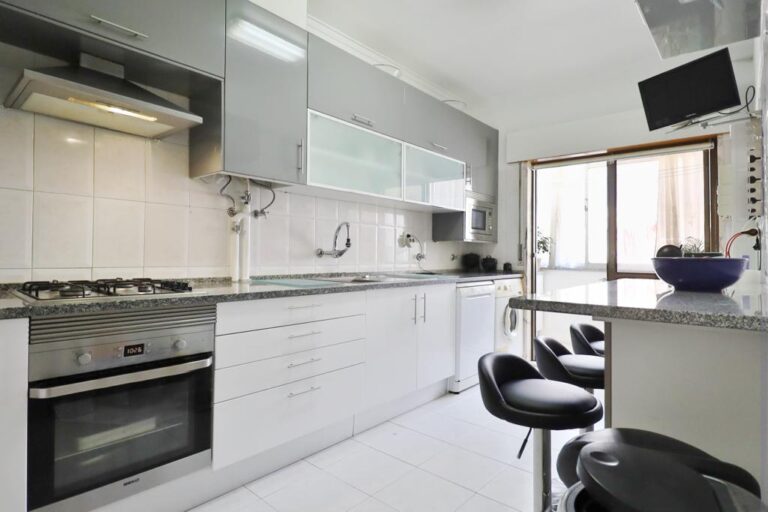 Apartamento com boas areas e lareira