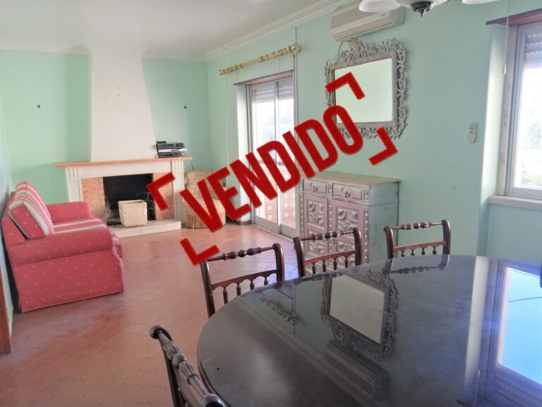 Apartamento com boas áreas e varanda